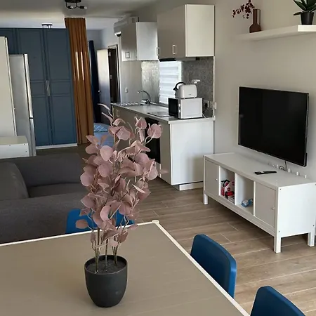 Anton Court Apartment