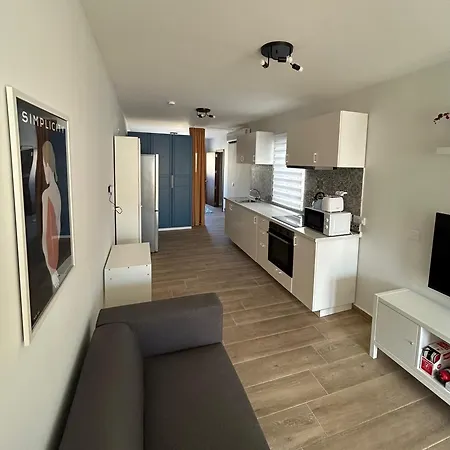 Anton Court Apartment Xlendi